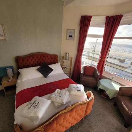 Hotel Crystals On The Prom à Blackpool Extérieur photo