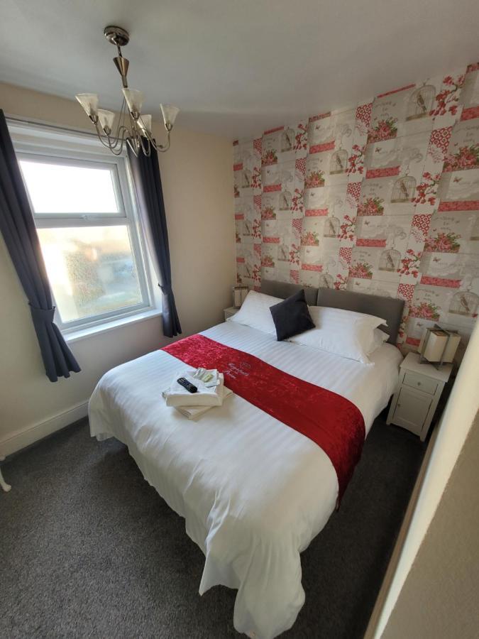 Hotel Crystals On The Prom à Blackpool Extérieur photo