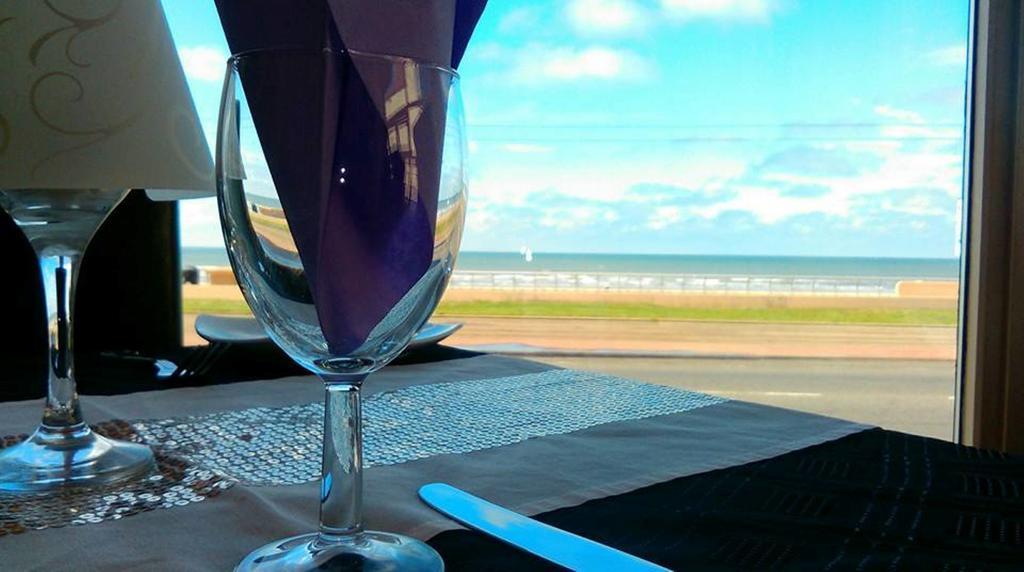 Hotel Crystals On The Prom à Blackpool Extérieur photo