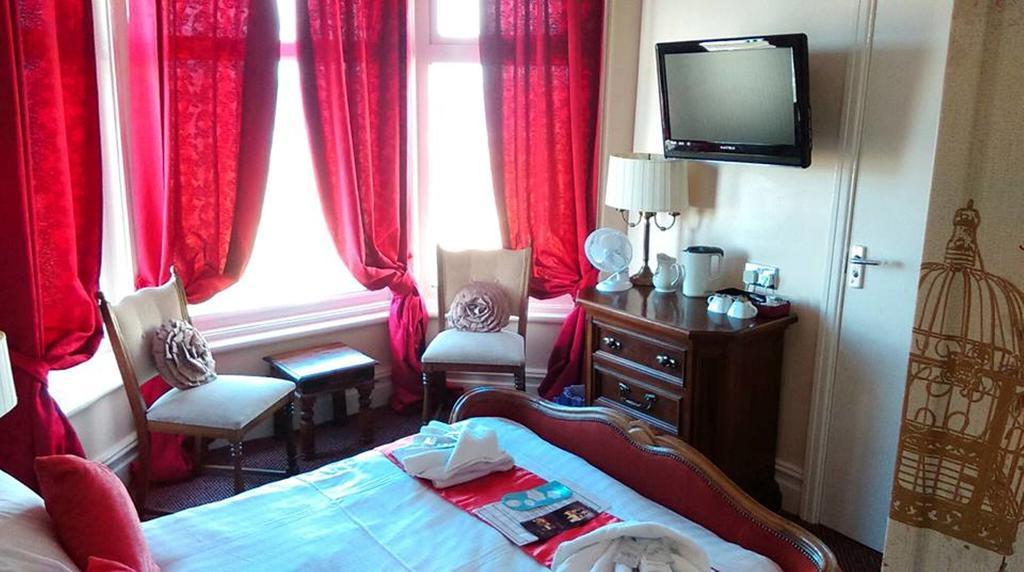 Hotel Crystals On The Prom à Blackpool Chambre photo